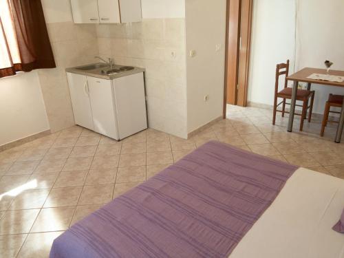 Apartments Jadrijević Brne - image 5