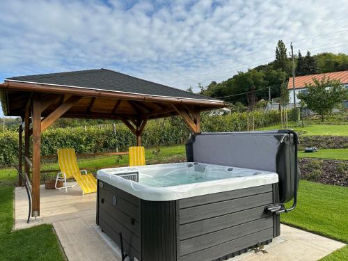 bubbelbad, Rábai Katalin Borászat és Vendégház (Rabai Katalin Boraszat es Vendeghaz) in Dunaszentmiklos