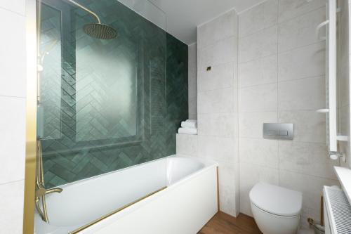Deluxe Double Room with Balcony image 10