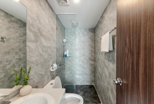 One-Bedroom Apartment image 10
