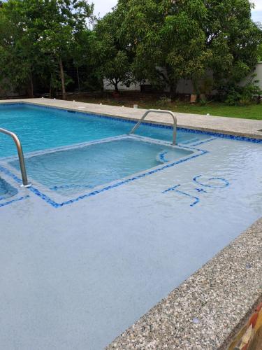 JGs Tropical Apartments in Crown Point