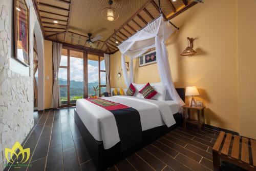Suite with Private Pool image 8