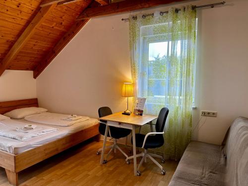 AJO Apartments - Alte Donau Lake or Garden View Balcony Studio - Self-Check-in, Vienna (photo 9)