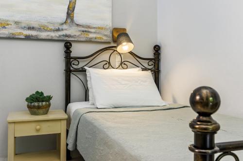 Yianna Cottage Studios - image 5