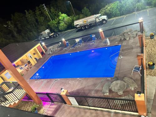 Vistas, Home Town Inn & Suites in Crestview (FL)