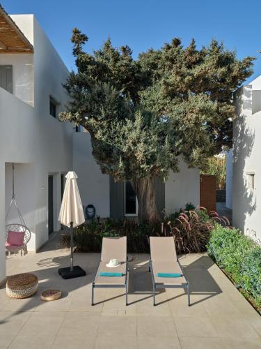 สวน, Private Luxury Scarlet beachfront villa, Molos, Paros in โมลอส