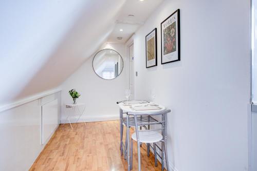 Spacious One Bedroom Apartment in The Heart Of Brentwood