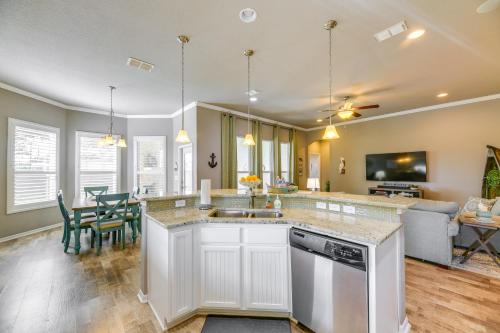 Charming Fulton Retreat Less Than 1 Mi to Ocean and Pier!