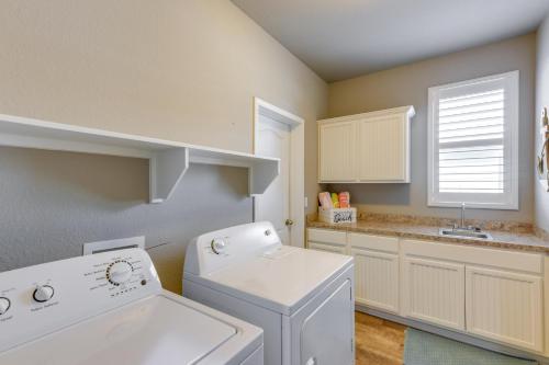 Charming Fulton Retreat Less Than 1 Mi to Ocean and Pier!