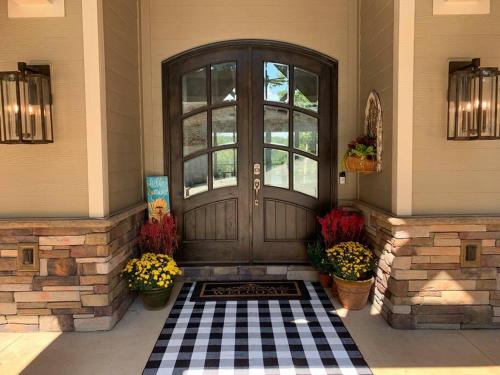 Waterfront 5BD/5BA Dock & 9P-Hottub in Six Mile, USA
