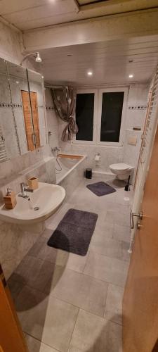 淋浴間, 3 Zimmer Ferienwohnung in Jever in 耶費爾