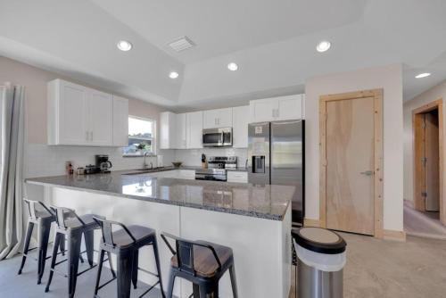Butler Beach Bliss Modern Beach Vacation Home thumb 2