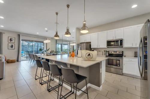 Luxury House Accommodating 36 Sleepers Cinema-Games Room & Much More in Davenport, USA