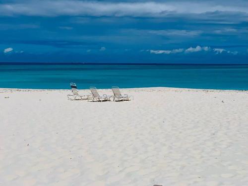 . Brand new! Abaco home, near beach, 3 King beds