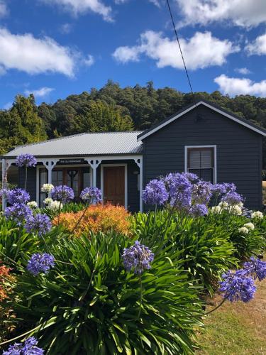 Three-Bedroom Cottage - The Old Farmhouse