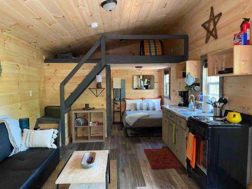 . Red River Gorge Couples and Climbing getaway in Prime Location!