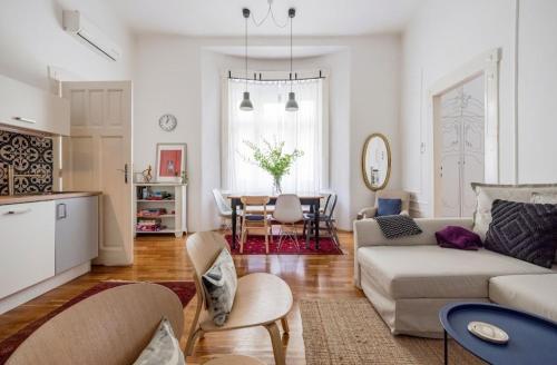 Charming and unique apartment with balcony by the Great Synagogue - image 4