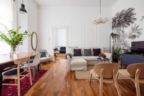 Charming and unique apartment with balcony by the Great Synagogue - image 10