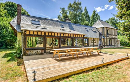 Pet Friendly Home In Fontaine-la-louvet With Outdoor Swimming Pool