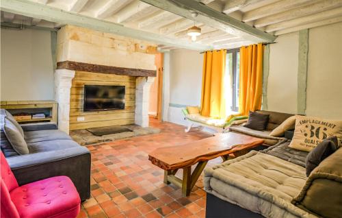 Pet Friendly Home In Fontaine-la-louvet With Outdoor Swimming Pool