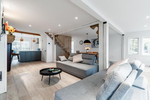 lacbrome Chalet lake+Terrasse+BBQ+Hot-tub in Foster (QC)