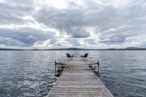Skats, lacbrome Chalet lake+Terrasse+BBQ+Hot-tub in Foster (QC)