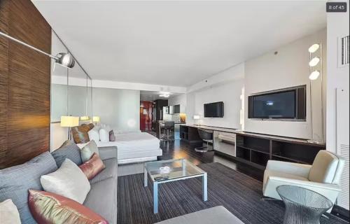 Luxury Hotel Suite With Private Strip View Balcony, Las Vegas