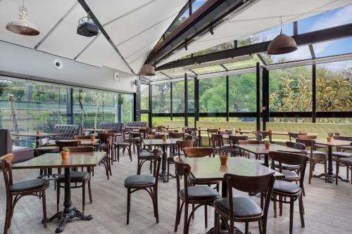 Restaurant, Native Rose Hotel in Balmain