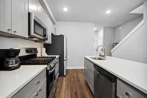 Luxurious Condo with Rooftop and Parking near University City in Philadelphia, USA