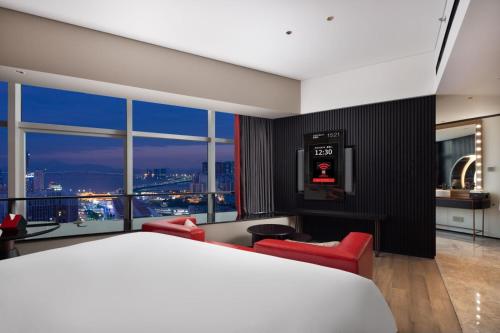 505645104 Radisson RED Hotel Zhuhai Gongbei Port