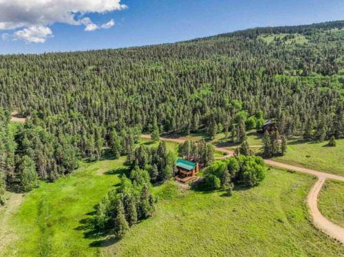 Circle B Mountain Home - Relax with Amazing Views in Angel Fire, USA