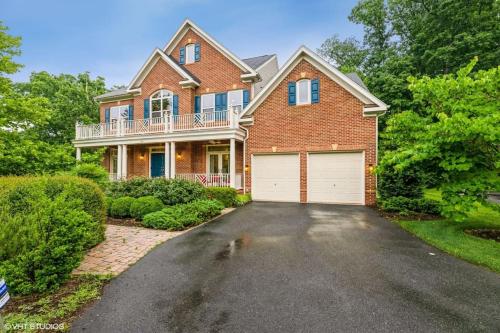 Luxury Retreat with Family Feel: Perfect Getaway! in Leesburg, USA