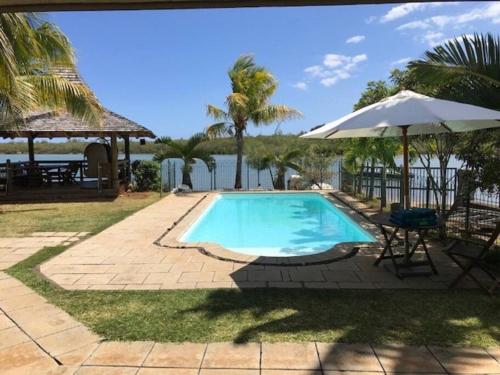 Villa Trankil'O - Villa pieds dans l'eau, Piscine, Kiosque, Barbecue