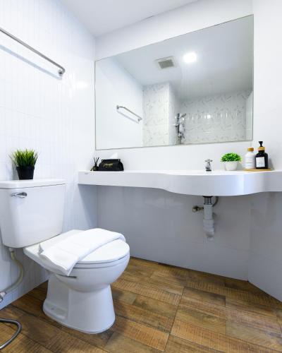 You Hotel - image 12