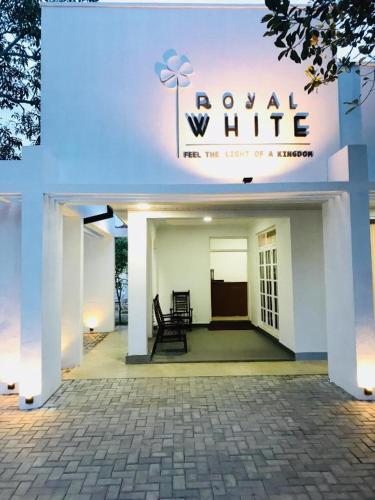New Royal White Hotel