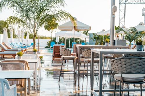 Kapetanios Bay Hotel - image 5