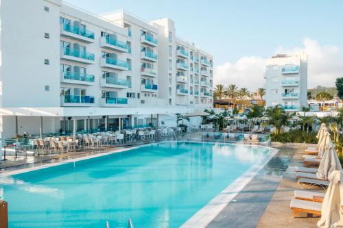 Kapetanios Bay Hotel - image 12