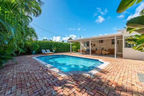 Family Fun Beach Villa Near the Intercoastal! detail
