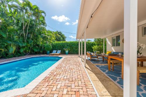 Family Fun Beach Villa Near the Intercoastal! detail