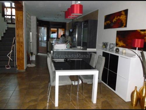 Casa rural Puerta Villa in La Santa Espina