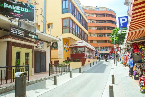 Central Lloret de Mar Apartment Modern Comfort City Views - image 3