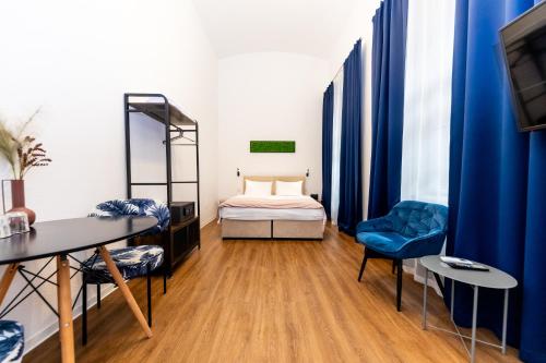 Adagio Downtown Rooms - image 10