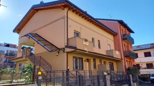Viesnīcas āriene, Home Sweet Home in Bussero