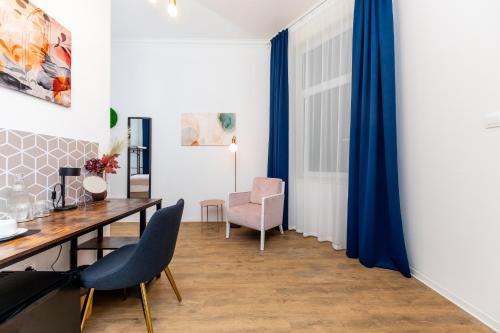 Adagio Downtown Rooms - image 9
