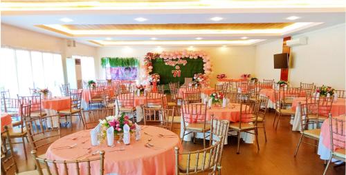 Restaurant, MaClare Resort in Imus
