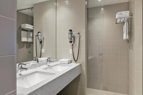 Courtyard by Marriott Basel - image 2