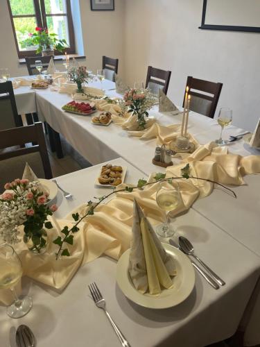 Hospudka na konci sveta in Tosovice