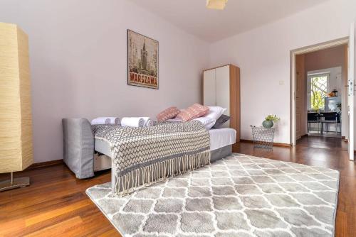 Cozy Apartment with Balcony - Palace of Culture by Rent Like Home, Varšava (fotografie 9)