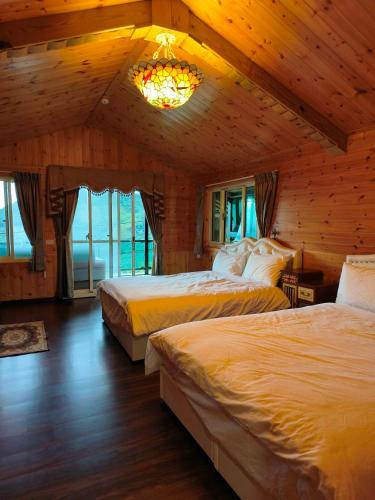 2 double beds