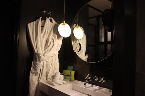 Deluxe Double or Twin Room with Sea View and Terrace image 3